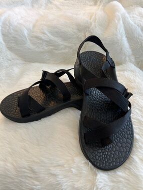 Men’s Chaco Black Strap Sandals - Comfortable Everyday Thong Sandal